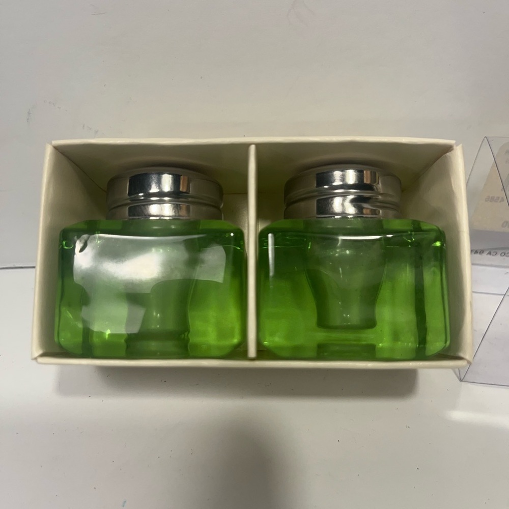 Set (2) POTTERY BARN Monterey Salt & Pepper Shakers Emerald Glass Cube Vintage - Picture 3 of 4